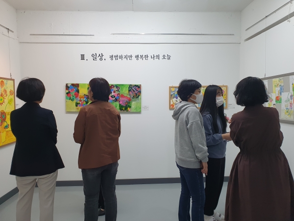 전시관람사진.jpg